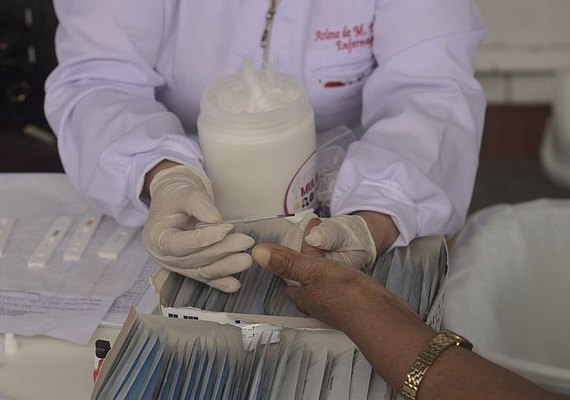 Associação Pestalozzi realiza ação para orientar como se prevenir contra hepatites virais