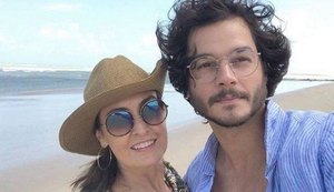 Fátima Bernardes curte viagem ao RN com namorado; foto