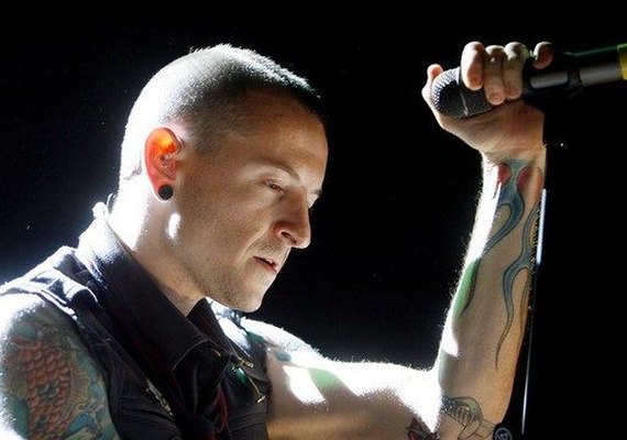 Morte de Chester Bennington alerta sobre sinais de depressão, diz psicóloga