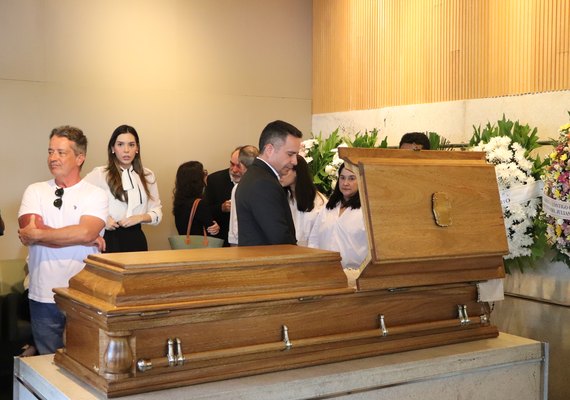 Autoridades se despedem de Luiz Dantas