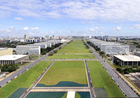 “Tsunami” referido por Bolsonaro pode ser aumento de 22 para 29 ministérios