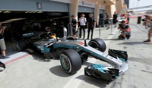 Lewis Hamilton lidera manhã de testes coletivos da F1 no Bahrein