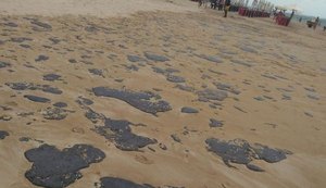 IMA alerta que é importante evitar contato com manchas de óleo nas praias