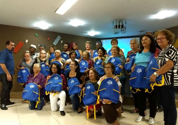 SMS promove curso de inclusão digital para idosos