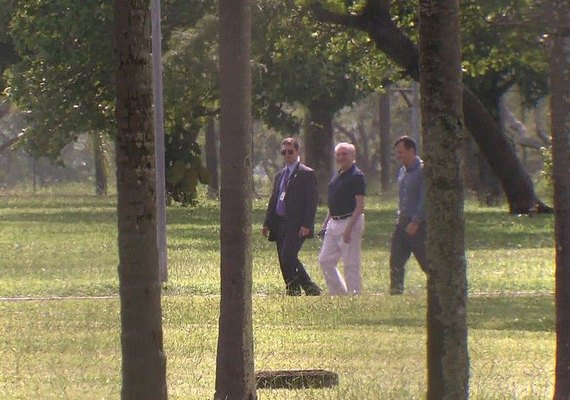 Em recuperação de infecção urinária, Temer faz caminhada na residência oficial