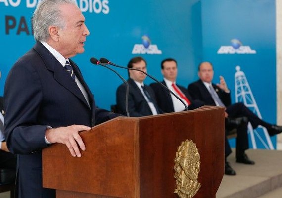 Temer: Teto de gastos significa governo 'cortar na própria carne'
