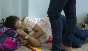 Menina precisa esperar no chão por 12 horas para ser atendida em UPA