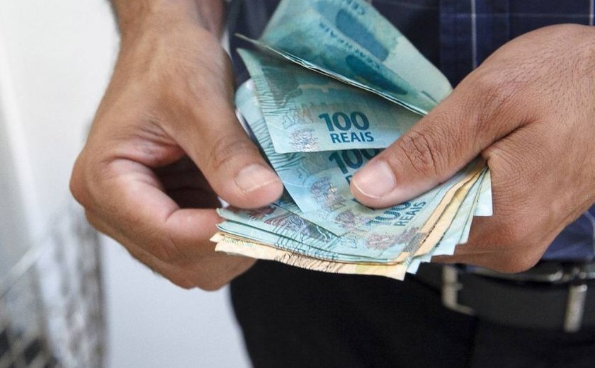 Governo publica MP e define salário mínimo de R$ 1.100 em 2021