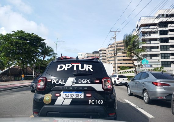 PC detém acusados de exercício ilegal da profissão de guia de turismo