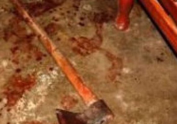 Homem mata companheira a machadadas e fere afilhado no Sertão