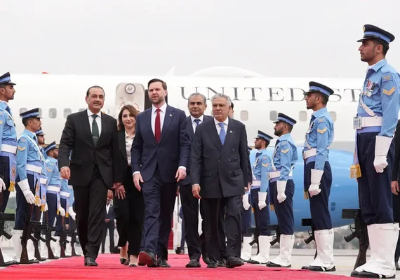 Sem acordo de paz entre EUA e Irã, Trump promete fechar Estreito de Ormuz
