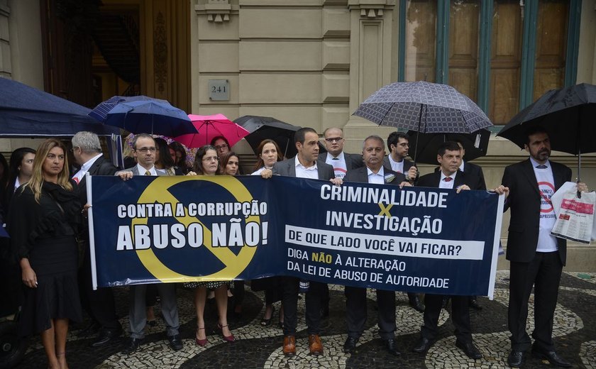 Protesto no Rio de Janeiro pede veto integral à Lei de Abuso de Autoridade