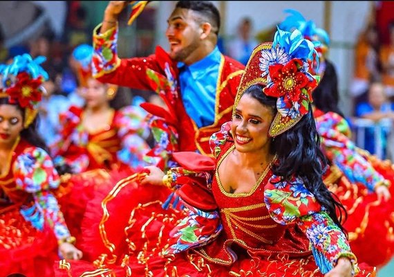 Quadrilhas juninas de Alagoas e Pernambuco homenageiam o Baile da Chita em apresentações pelo Nordeste