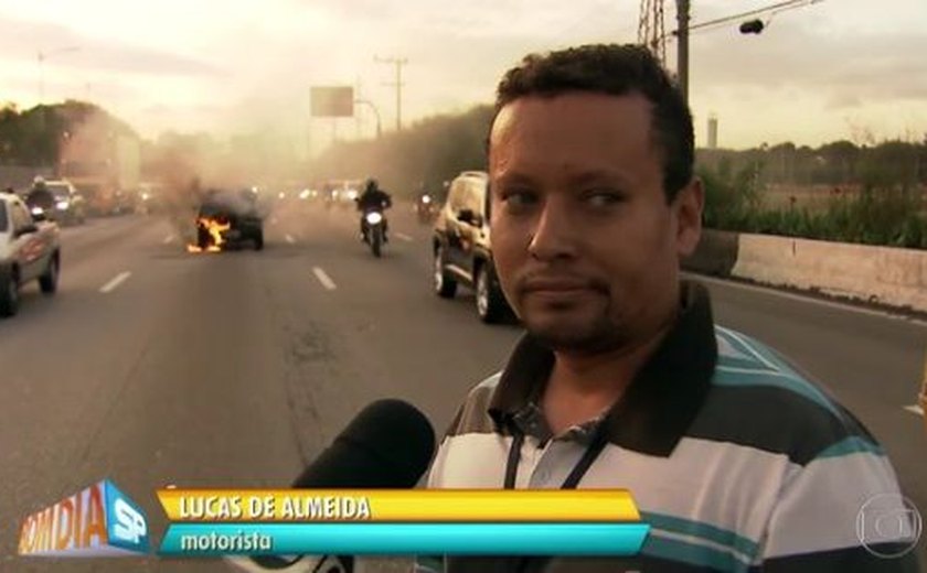 Carro pega fogo na Marginal Pinheiros logo após ter sido comprado