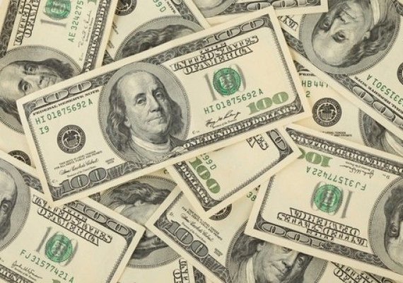 Dólar vai acima de R$3,15, de olho no fiscal e à espera de BC e Fed