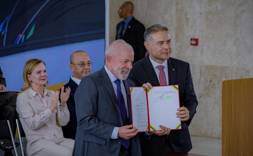 Lula e Renan Filho anunciam mudança histórica no processo de obtenção da habilitação
