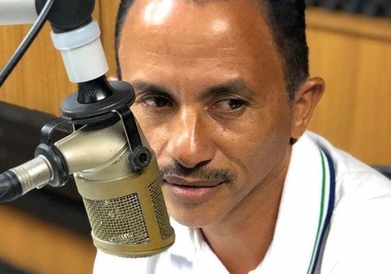 Sucesso! Cachê do cantor de 'Caneta Azul' mais que dobra e chega a 20 mil reais