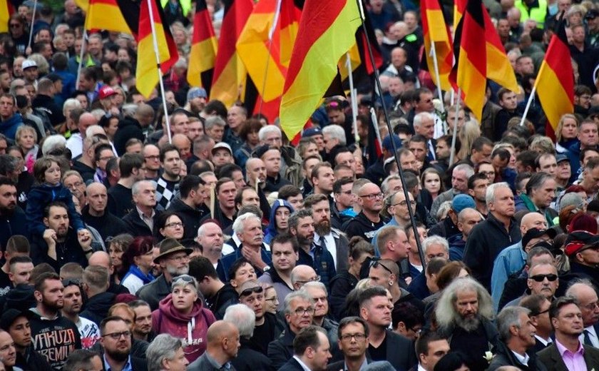 Manifestantes pró e contra estrangeiros protestam no leste da Alemanha