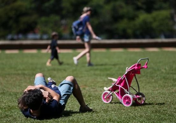 Duração de licença-paternidade reforça desigualdade na criação dos filhos