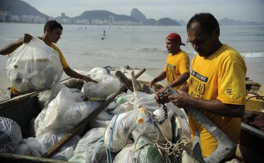 No RJ, ONGs promovem ações para conscientizar sobre limpeza de oceanos