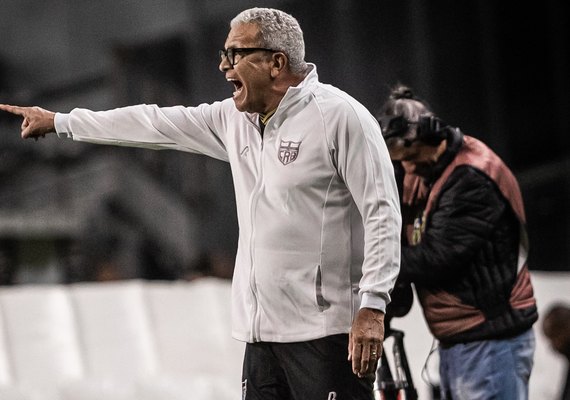 Hélio dos Anjos deve testar sub-23 contra Operário