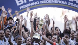 Jogadoras do Corinthians reprovam contratação de Cuca em rede social