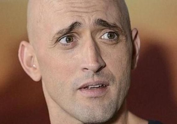 Paulo Gustavo manda fazer cercadinho para evitar assédio de fãs e imprensa