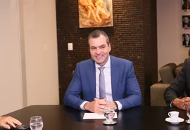 Desembargador Carlos Cavalcanti recebe nova diretoria da Almagis