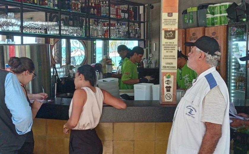 Programa “De Olho Vivo no Verão” reforça segurança alimentar na orla de Maceió