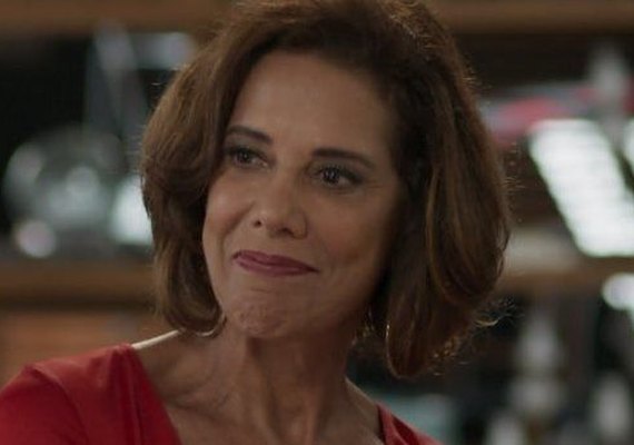 'Pega Pega': Lígia imita vestido para Sabine passar vexame em festa