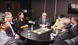 Corregedor-geral eleito, Fábio Ferrario recebe representantes da Arpen