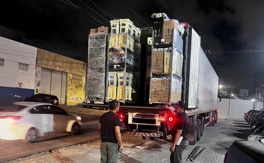 Fiscais da Secretaria da Fazenda identificam carga irregular de flores em Maceió