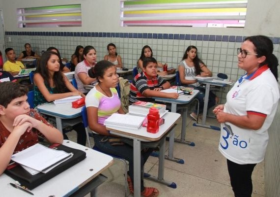 Após 20 anos fora da escola, estudante realiza sonho de cursar faculdade