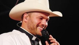 Padre sertanejo é acusado de ofender idosos, funcionários e fazer cabaré na TV