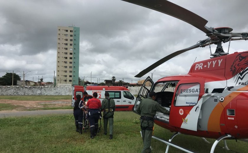 Helicóptero do Samu resgata vítima de acidente entre caminhão e moto na BR-101