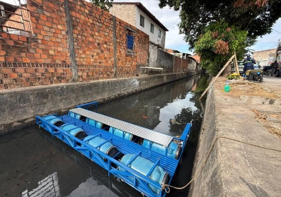 Prefeitura de Maceió instala Ecobarreiras em canais da capital
