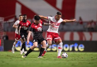 CRB perde para o Athletico, que não vencia há sete jogos
