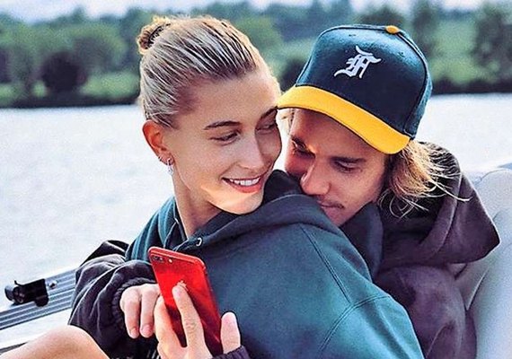 Justin Bieber diz que não consegue dormir após esposa Hailey ser diagnosticada com 'danos cerebrais'