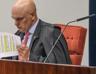 Moraes cobra ação do governo brasileiro para extradição de Carla Zambelli