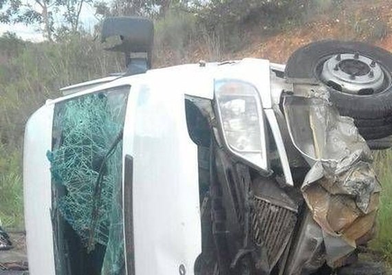 Acidente envolvendo ônibus de Alagoas deixa 13 mortos e 39 feridos na BR-251