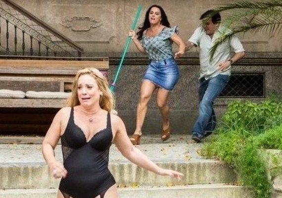 'Rock Story': Após flagra, Edith expulsa Glenda de casa a vassouradas