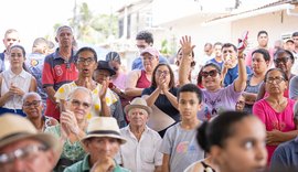 Moradores do bairro Santa Lúcia comemoram chegada da pavimentação