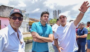 Prefeito Rui Palmeira vistoria obras de infraestrutura no Vergel