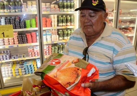 Vigilância orienta sobre os cuidados ao adquirir alimentos para o final de ano