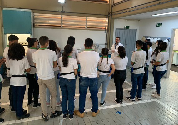 Programa Formando Laços já abriu as portas da indústria para mais de 220 estudantes