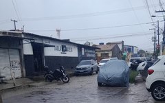 Inundação causa transtornos a moradores do bairro do Prado