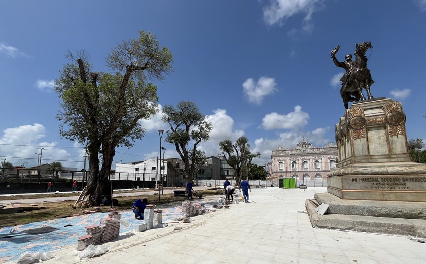 Revitalização da Praça Deodoro chega em sua reta final