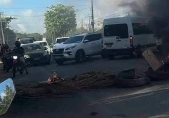Novo protesto fecha a AL-101 Norte em Ipioca