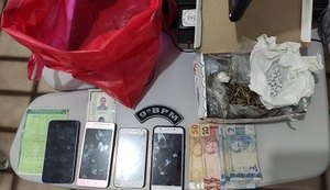 PM prende quatro jovens por tráfico de drogas em Delmiro Gouveia