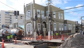 Obra da BRK em Jaraguá interdita os dois sentidos da Avenida da Paz